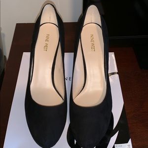 ***Last Chance*** Black Suede Nine West Pumps
